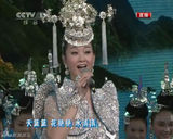 组图：兔年春晚宋祖英演唱歌曲《天蓝蓝》