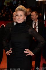 组图：评委会成员崔娜-蒂虹黑裙优雅现身