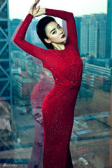 组图：袁姗姗时尚大片曝光 裸背水钻裙性感妖艳