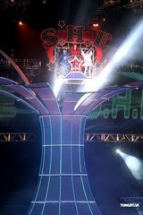 幻灯图：S.H.E小巨蛋开唱 Selina遭男友求婚