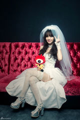 高清组图：韩星李贞贤发新曲披婚纱对话新浪