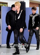 组图：韩国偶像组合神话15周年演唱会