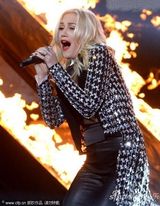 组图：2012全美音乐奖比伯擒三奖 众星热力演出