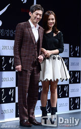 组图：韩片《共犯》发布 孙艺珍黑白打扮清纯