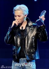 组图：G-dragon获音乐节目冠军 宣美撅臀辣舞