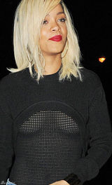 高清组图：蕾哈娜透视装出街 爆乳凸点不惧走光