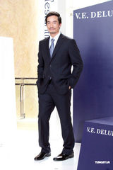 组图：陈法拉Ana R裙装性感 陈豪帅气西装亮相