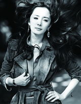 组图：杨幂米兰时尚写真 俏丽迷人展异国风情