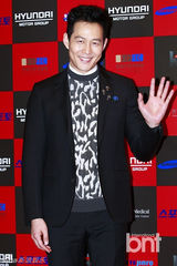 组图：吕珍九宋康昊出席年度电影奖颁奖礼