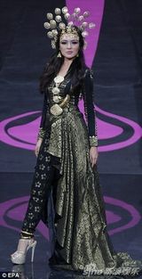 组图:2013环球小姐上演Cosplay 佳丽变身擎天柱