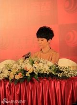 组图：海清春晚后成吸金女王 10天内5个代言破记录     