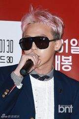 组图：韩星GD出席个唱3D电影试映会显时尚