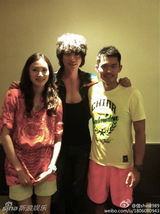 组图：林丹携伴郎团迎亲受阻 携手大跳四小天鹅