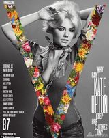 组图：抖奶超模复古封面照 比基尼兜傲人篮球奶