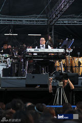 组图：2PMKARA等韩团亮相冲绳国际音乐节