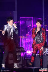 组图：陶喆与辣妹热舞互摸 谢霆锋帅气现身飙歌