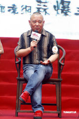 幻灯：郭德纲献“初吻”恶搞唐伯虎 笑言不如自己