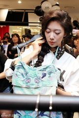 组图：金多炫Clara等出席活动展迷人魅力