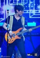 组图：韩国复活乐队等录音乐节目现场展现热情