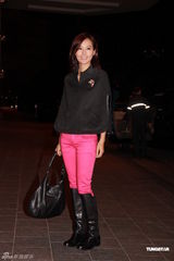 组图：梁靖琪黄敏豪婚宴众星捧场 先忙工作不急造人