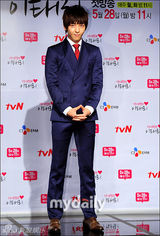 组图：金基范等出席新剧《我爱李泰丽》发布会