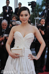 幻灯图集：范冰冰天鹅装闪耀戛纳 正式加盟国际品牌