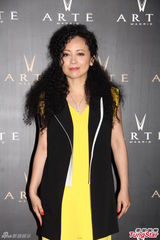 组图：邓萃雯爆炸头走秀 陈法蓉向海岚同场