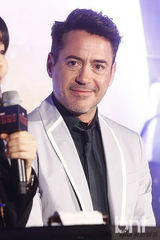 组图：小罗伯特·唐尼出席《钢铁侠3》记者会