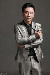 组图：赵毅熟男写真曝光  质感西装诠释绅士魅力