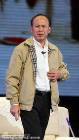 组图：宋祖英红裙典雅高贵 郭达献艺西安文艺晚会