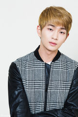 高清组图：SHINee对话新浪 自我定义火山口