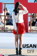 组图：BigbangTOP与金有贞亮相宣传《同窗生》