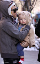 幻灯图集：阿什莉-辛普森一家三口外出过圣诞节