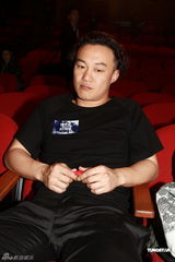 高清组图：陈奕迅香港开唱 靠唱功长裤T恤也疯狂