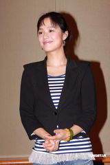 幻灯组图：姜文太太周韵香港宣传《让子弹飞》 