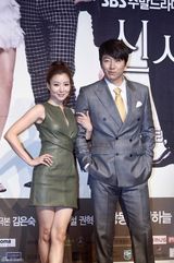 高清组图：张东健金荷娜亮相《绅士的品格》发布会