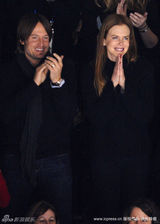 幻灯图：妮可-基德曼夫妇观看冬奥会 上演恩爱秀