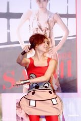 幻灯图集：郑秀文时隔六年重返台湾宣传福音专辑