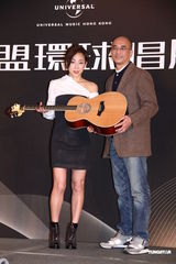 组图：天后林忆莲加盟环球 否认取代谢安琪