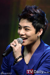 组图：华人男团M4M韩国出道 四成员揭神秘面纱