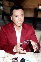 幻灯图：甄子丹台北宣传《叶问2》 展现温情一面