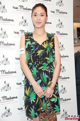 组图：邓九云被问绯闻显尴尬 称欣赏何韵诗真实