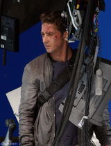 高清图：《变形金刚3》加州热拍 拉博夫成护花英雄