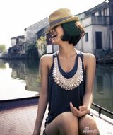 幻灯图集：王珞丹登国际一线杂志 演绎时尚复古风情