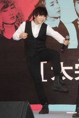 组图：SJ-M台北签唱会 兄弟情深互喂台湾小吃