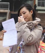 幻灯图集：张静初“时尚72变” 不能忘却的公益