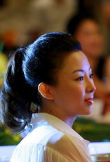 组图：明星羽毛球队成立一周年 陈奕迅首担拍卖官