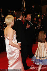 幻灯图集：《蓝色情人节》首映 希斯-莱杰遗孀现身