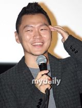 组图：金泰熙杨东根出席新片《大奖赛》媒体首映