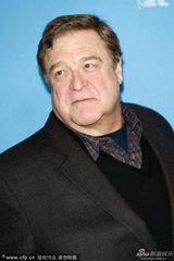 组图：《古迹卫士》克鲁尼与马特达蒙搭肩搞怪